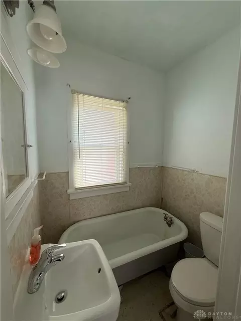 Bath - 1515 Patterson Rd, Dayton, OH 45420 photo 1 of 1