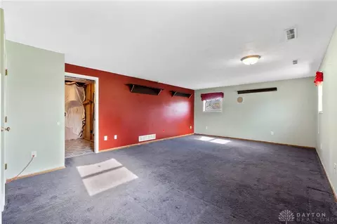 Living - 8966 Haddix Rd, Fairborn, OH 45324 photo 5 of 7