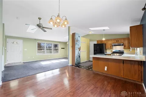 Living - 8966 Haddix Rd, Fairborn, OH 45324 photo 4 of 7