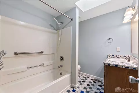 Bath - 8966 Haddix Rd, Fairborn, OH 45324 photo 1 of 3