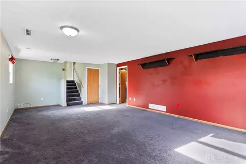 Living - 8966 Haddix Rd, Fairborn, OH 45324 photo 6 of 7