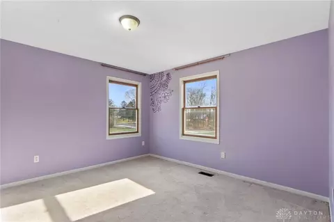 Bedroom - 8966 Haddix Rd, Fairborn, OH 45324 photo 3 of 8
