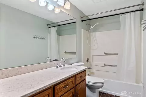 Bath - 8966 Haddix Rd, Fairborn, OH 45324 photo 3 of 3