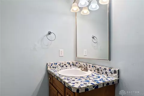 Bath - 8966 Haddix Rd, Fairborn, OH 45324 photo 2 of 3