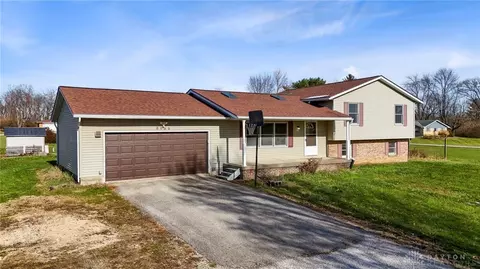8966 Haddix Rd, Fairborn, OH 45324