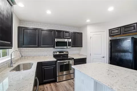 Kitchen - 106 Koehler Dr, Monroe, OH 45050 photo 4 of 8
