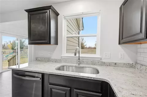Kitchen - 106 Koehler Dr, Monroe, OH 45050 photo 6 of 8