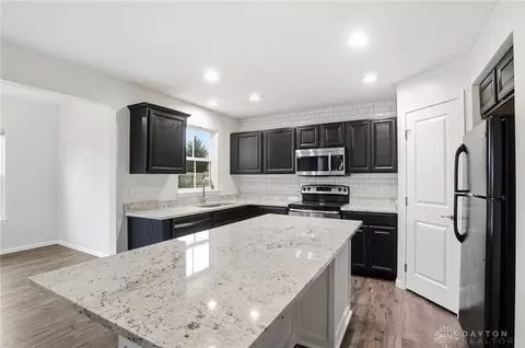 Kitchen - 106 Koehler Dr, Monroe, OH 45050 photo 3 of 8
