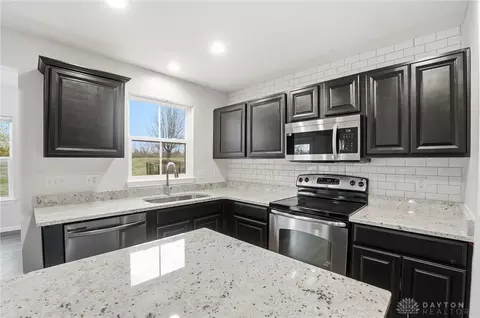 Kitchen - 106 Koehler Dr, Monroe, OH 45050 photo 5 of 8