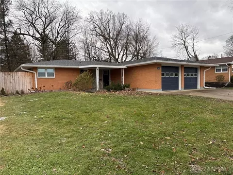 1463 Maplegrove Dr, Fairborn, OH 45324