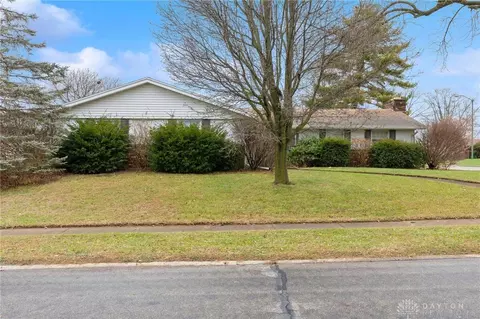 1379 Honeysuckle Dr, Fairborn, OH 45324
