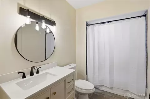 Bath - 124 Englewood Rd, Springfield, OH 45504 photo 2 of 2