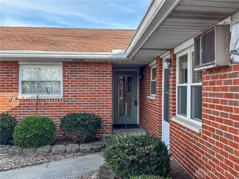 86 Scott Dr, Englewood, OH 45322