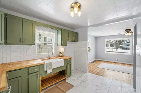 1014 Beacon St, Springfield, OH 45505