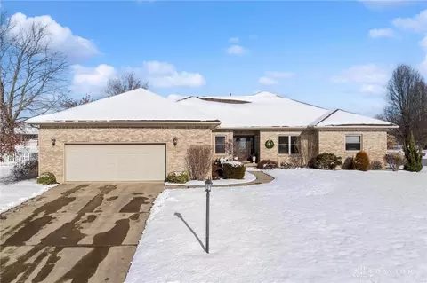 1030 Independence Dr, Xenia, OH 45385