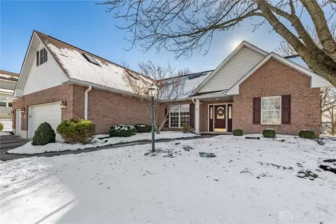 1580 Primrose Ln, Fairborn, OH 45324