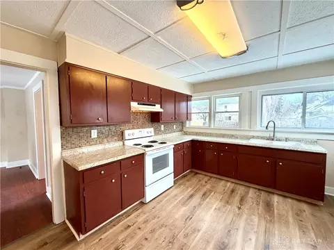 Kitchen - 624 Elm St, Springfield, OH 45503 photo 1 of 2