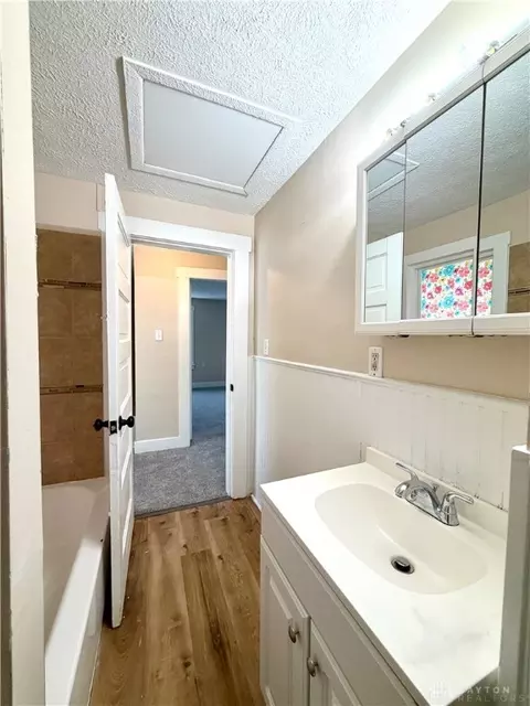 Bath - 624 Elm St, Springfield, OH 45503 photo 2 of 2
