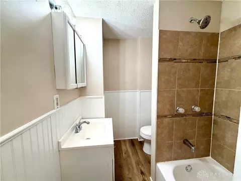 Bath - 624 Elm St, Springfield, OH 45503 photo 1 of 2