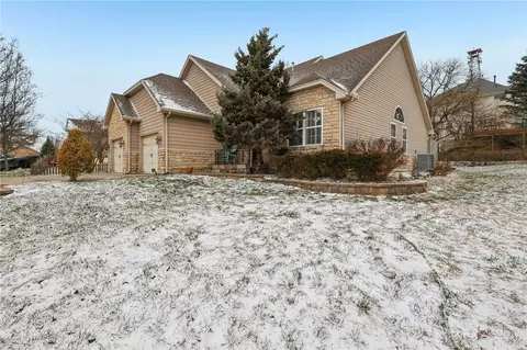 9048 Thornhill Ct, Springboro, OH 45066