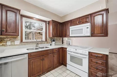 Kitchen - 4645 Ward Rd, Morrow, OH 45152 photo 4 of 6