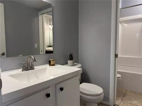 Bath - 1122 Eagle Feather Cir #C, West Carrollton, OH 45449 photo 3 of 3