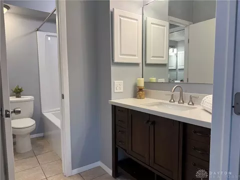 Bath - 1122 Eagle Feather Cir #C, West Carrollton, OH 45449 photo 2 of 3