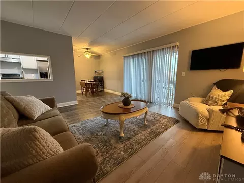 Living - 1122 Eagle Feather Cir #C, West Carrollton, OH 45449 photo 3 of 3