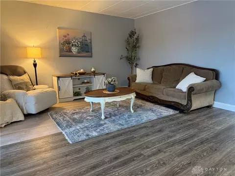 Living - 1122 Eagle Feather Cir #C, West Carrollton, OH 45449 photo 1 of 3