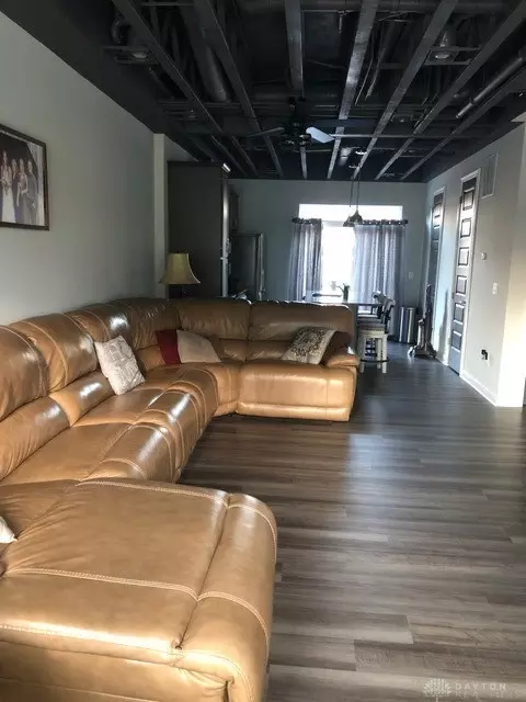 Living - 3 Mill Run Pl, Springfield, OH 45502 photo 3 of 4