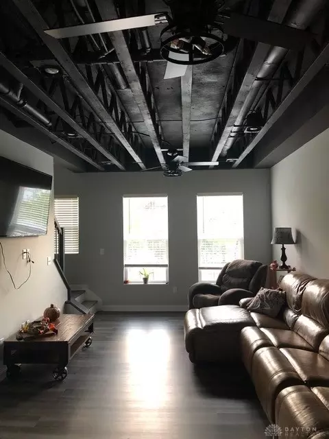 Living - 3 Mill Run Pl, Springfield, OH 45502 photo 2 of 4