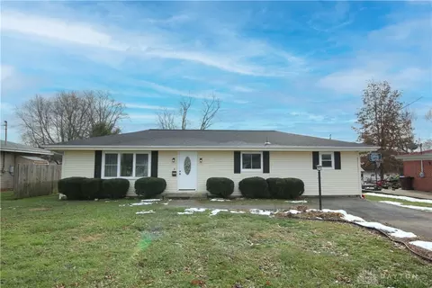 141 Central Ave, Blanchester, OH 45107
