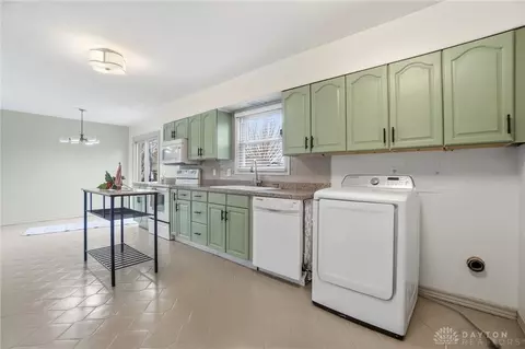 Kitchen - 2855 Whitehorse Ave, Kettering, OH 45420 photo 2 of 7
