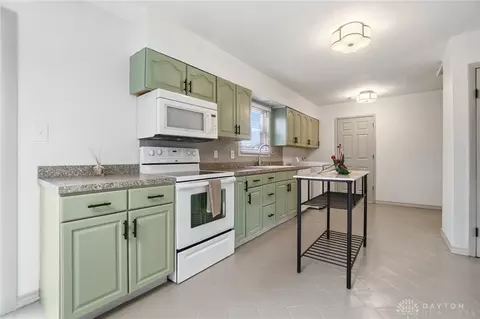 Kitchen - 2855 Whitehorse Ave, Kettering, OH 45420 photo 3 of 7