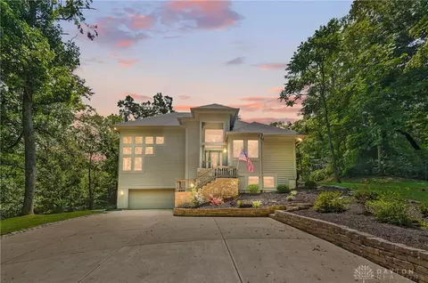 1753 Cedar Ridge Dr, Sugarcreek Township, OH 45370