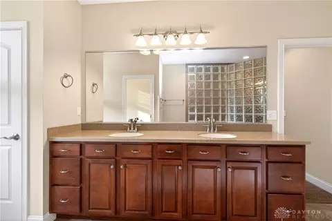 Bath - 35 Anchor Ln, Springboro, OH 45066 photo 2 of 5