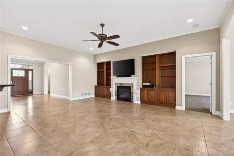 Living - 35 Anchor Ln, Springboro, OH 45066 photo 4 of 7