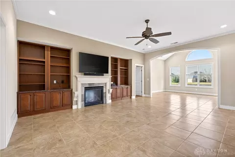 Living - 35 Anchor Ln, Springboro, OH 45066 photo 2 of 7