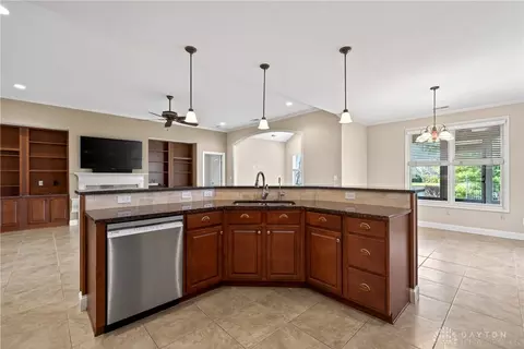 Kitchen - 35 Anchor Ln, Springboro, OH 45066 photo 4 of 7