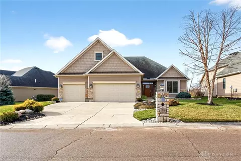 Exterior - 35 Anchor Ln, Springboro, OH 45066 photo 2 of 14