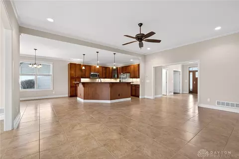 Living - 35 Anchor Ln, Springboro, OH 45066 photo 5 of 7