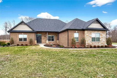 986 Arabian Run Dr, Clarksville, OH 45113