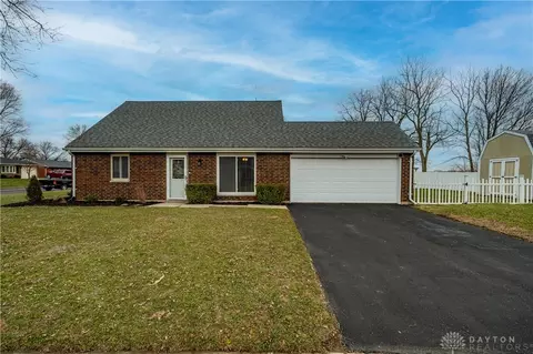 401 Kings Chapel Dr, Troy, OH 45373