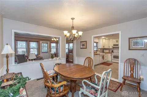 1105 Chateau Dr, Kettering, OH 45429 photo 7
