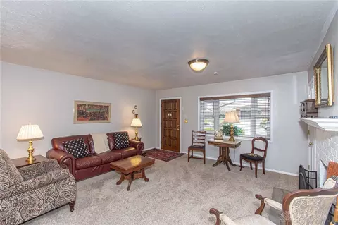 1105 Chateau Dr, Kettering, OH 45429 photo 5