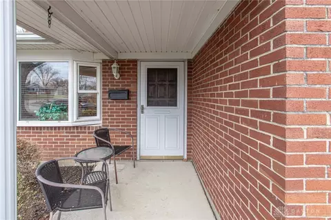 1105 Chateau Dr, Kettering, OH 45429 photo 2