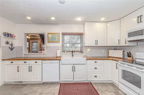 1105 Chateau Dr, Kettering, OH 45429 photo 14
