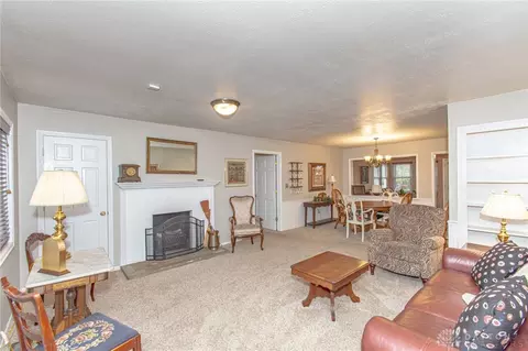 1105 Chateau Dr, Kettering, OH 45429 photo 3
