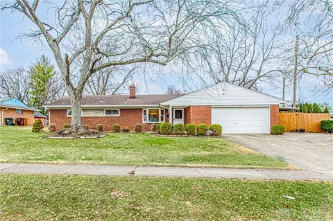 1105 Chateau Dr, Kettering, OH 45429