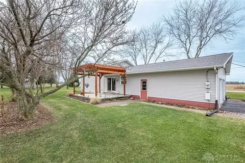 Exterior - 6970 Prairie Rd, Springfield, OH 45502 photo 4 of 12